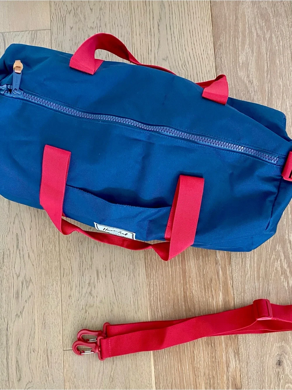 Herschel Sutton Mid-Volume Duffle Bag – Navy/Red – 28L